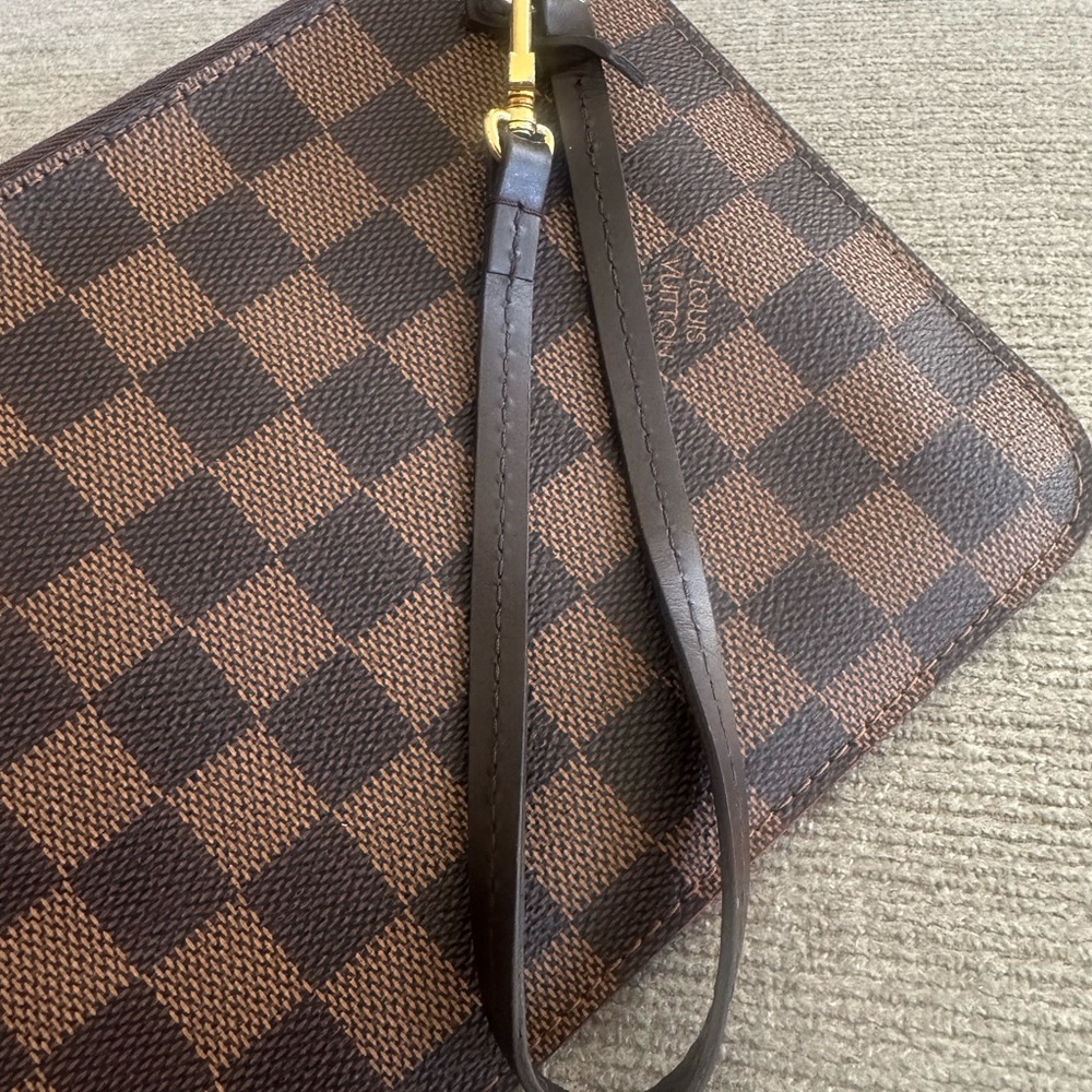 Authentic Louis Vuitton Damier Ebene Pouch - Picture 4 of 11
